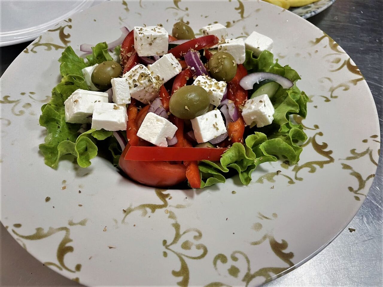 Lagana salata kao savršeno jelo za vruće mjesece u godini.