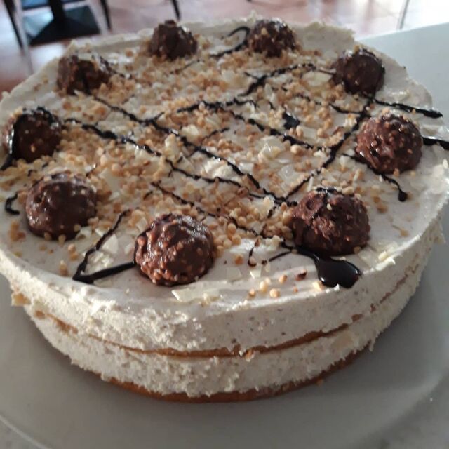 Nuss-Sahne-Torte 