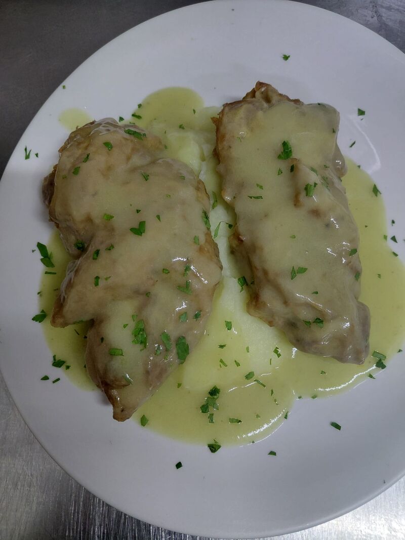 MANITAS DE CERDO EN SALSA VERDE
