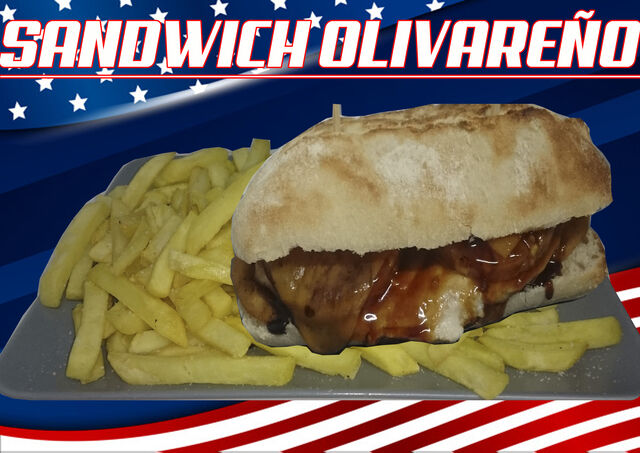 Bocata con Pollo, Piña, Aros Cebolla, Queso y Salsa Especial.