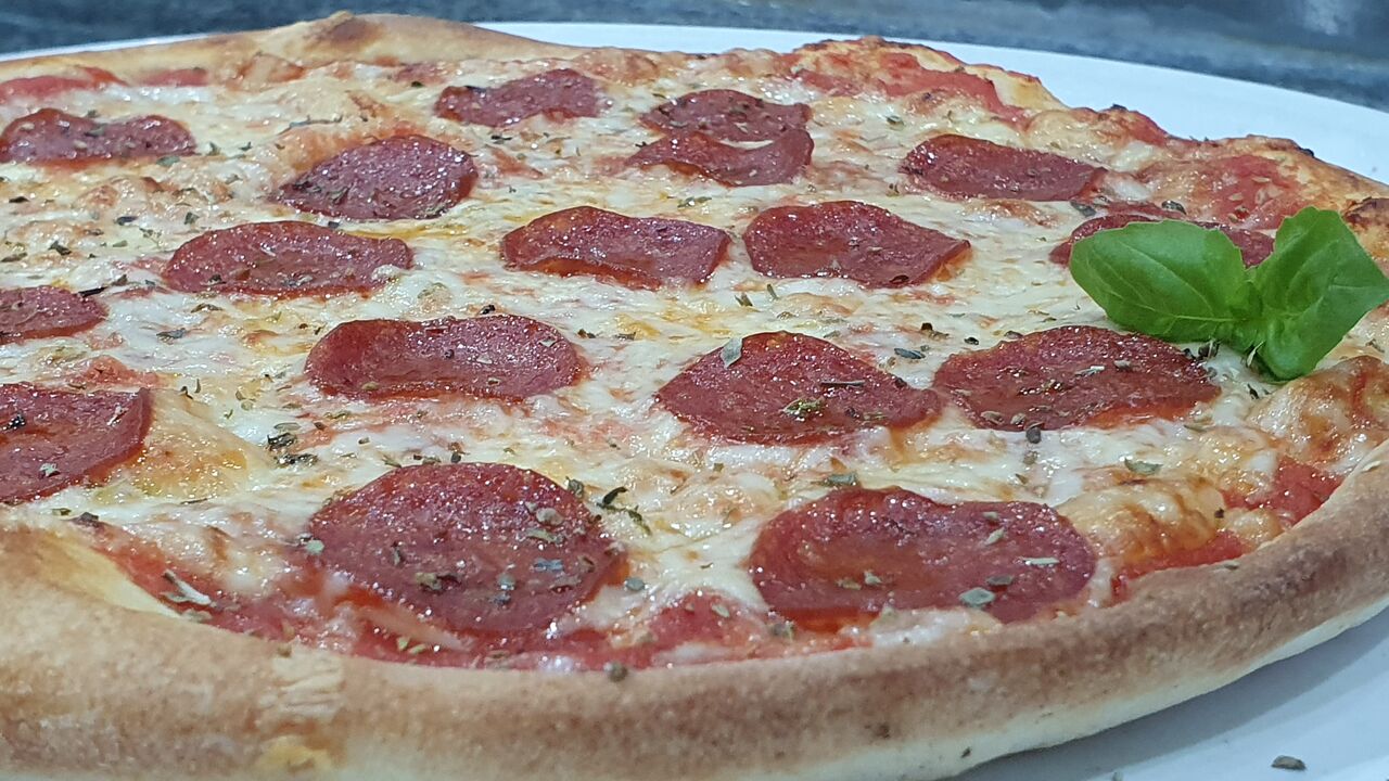 Pizza mit Pepperoni Salami ? ? 