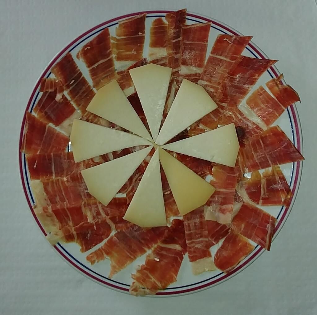 Plato variado de Jamón ibérico y queso puro de oveja