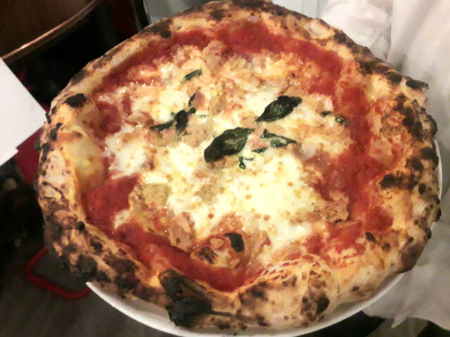 Pizza della nonna
base di pomodoro san marzano fior di latte cipolla e tonno