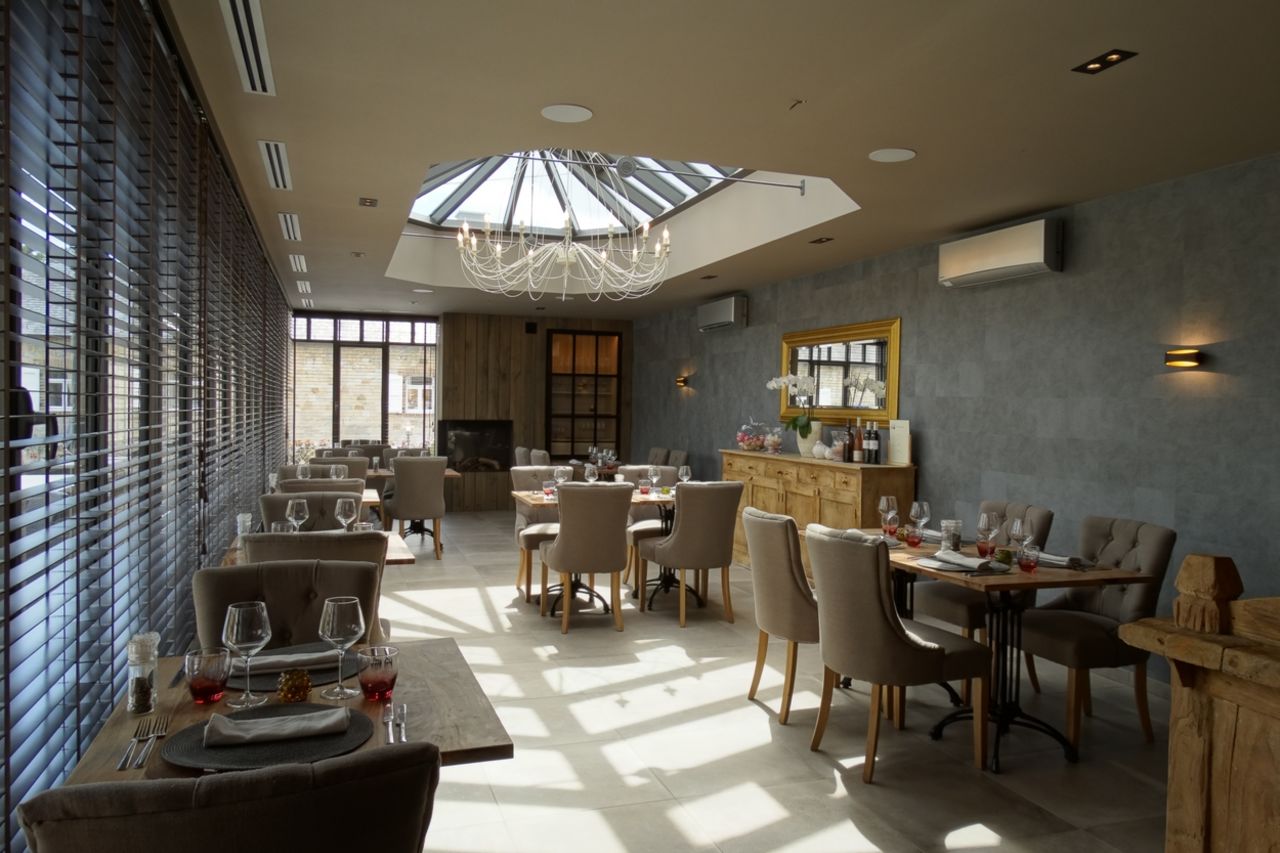 Installez-vous à table et prenez le temps de déguster notre savoureuse cuisine.