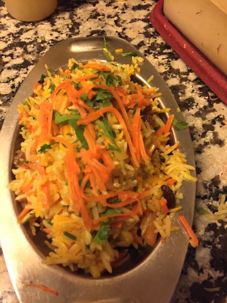 RIZ INDIA : Riz Basmati à base de fruits secs, petits pois, tomate, coriandre fraîche, parfumé au SAFRAN