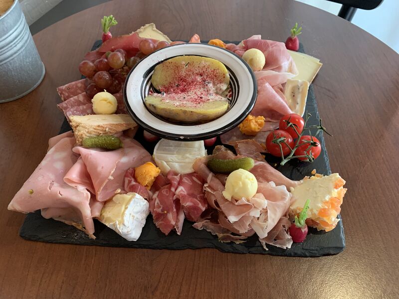 Charcuteries gourmandes et fromages fermiers.. De la Normandie à l'Italie en passant par l'Espagne..