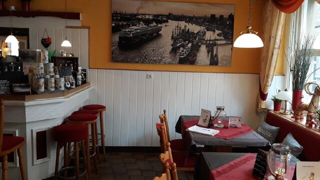 Mit Blick auf Hafen Hamburg