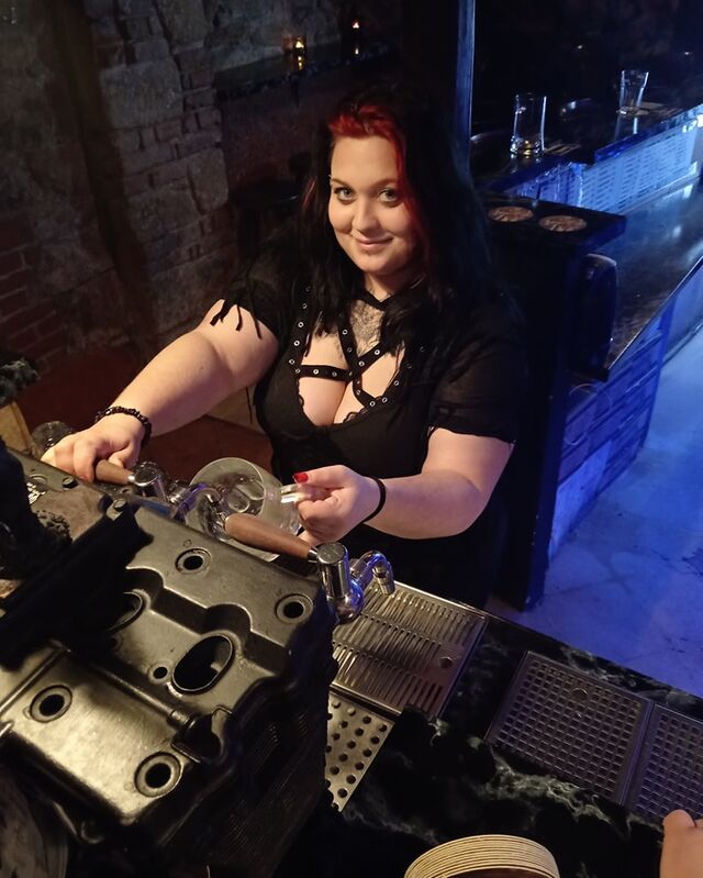 Mišák Mickey za barem