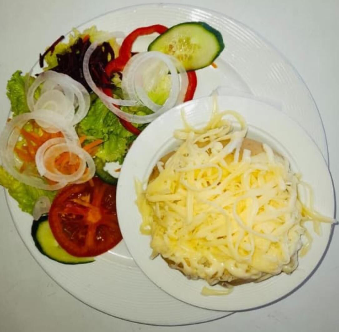 PATATA CAZADORA WITH CHEESE