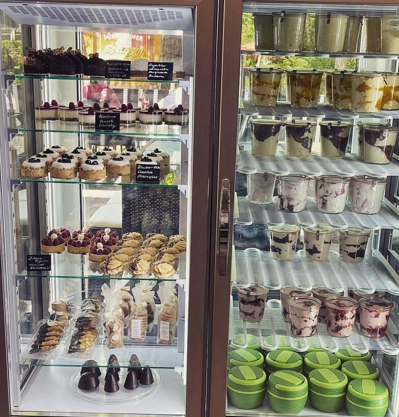 hauseigene Eis-Sorten, ständig wechselnd