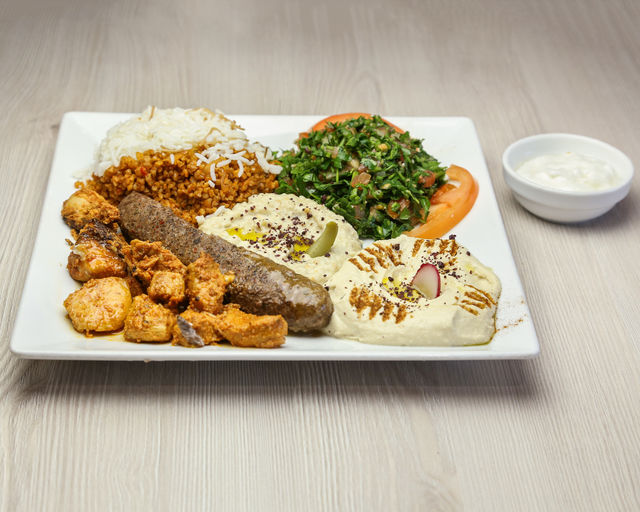Assiette mixte ( Chiche taouk et Kafta )