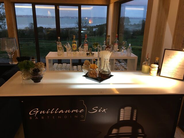 Crémaillère avec vue sur l'estuaire de la Seine et les cheminées du Havre... Octobre 2020
Any Time Any Where but Cocktails !