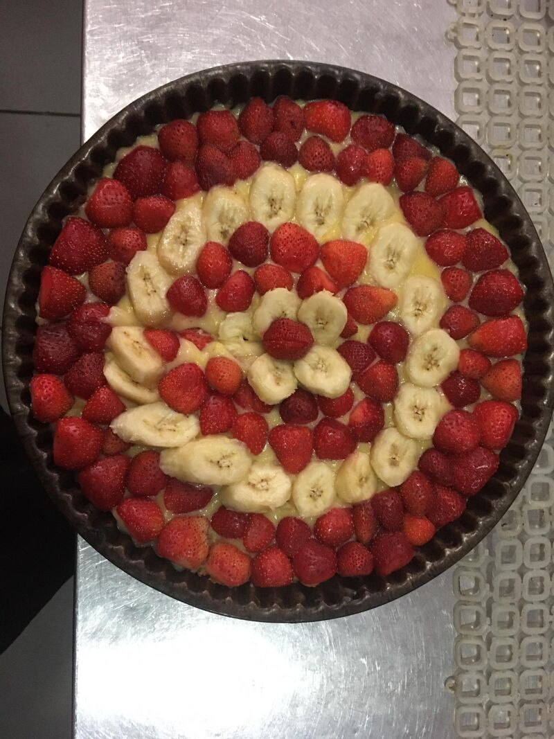 Tarte caseira de morango e banana