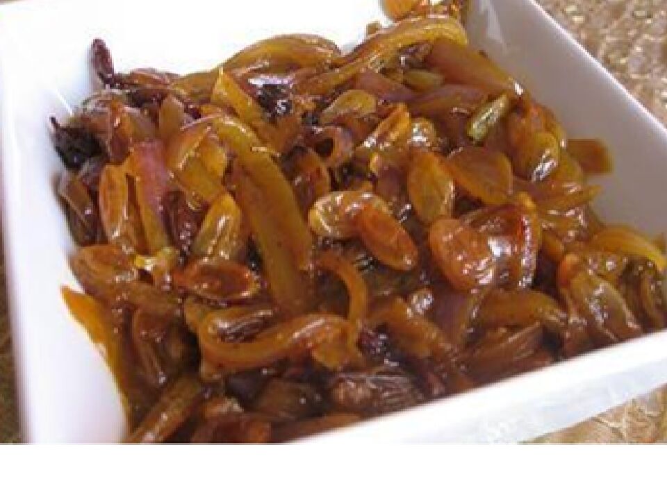 Sauce oignon et raisin sec (+ pruneau) 6 € la part
(Oignon grillé à la poile + raisin sec (+ pruneau )