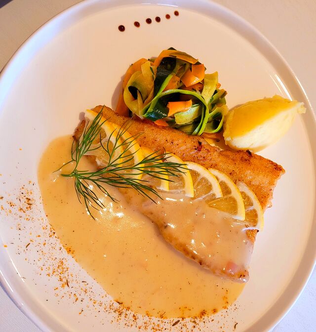 Filet de loup sauce champagne et tagliatelles de légumes.