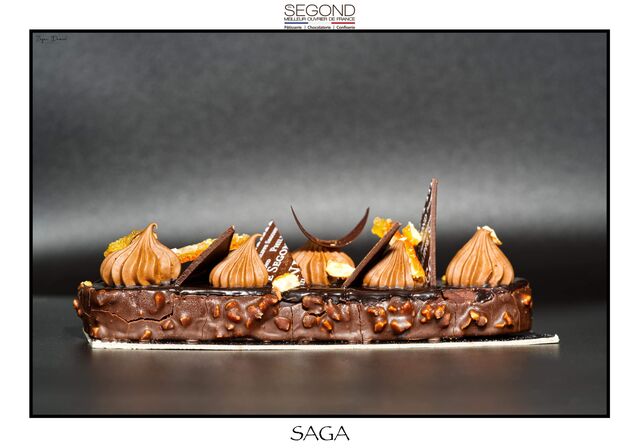 Saga / Sablé amande-cacao, ganache chocolat noir 64% (République Dominicaicaine), nougatine cacao