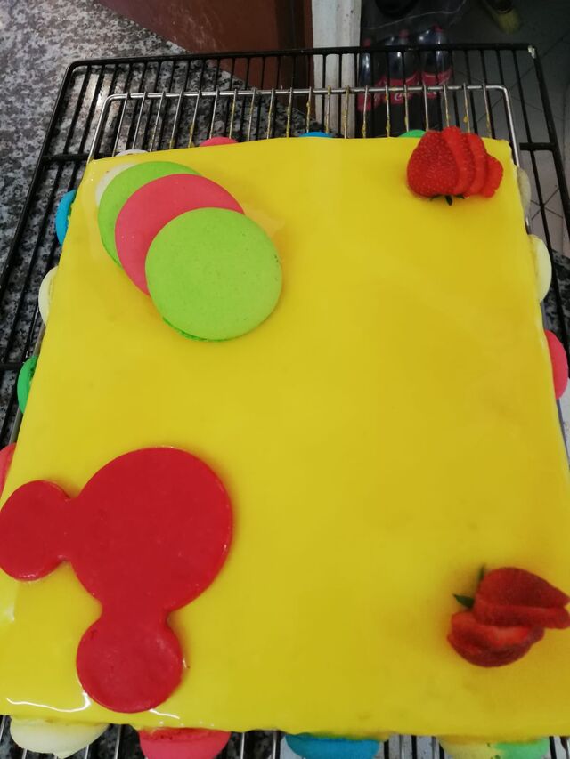 Gâteaux d’anniversaire , décor Mickey sur commande.