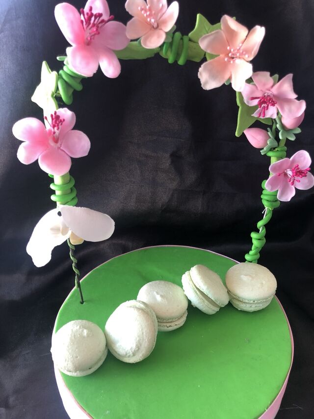 Topper florale avec macarons pistaches