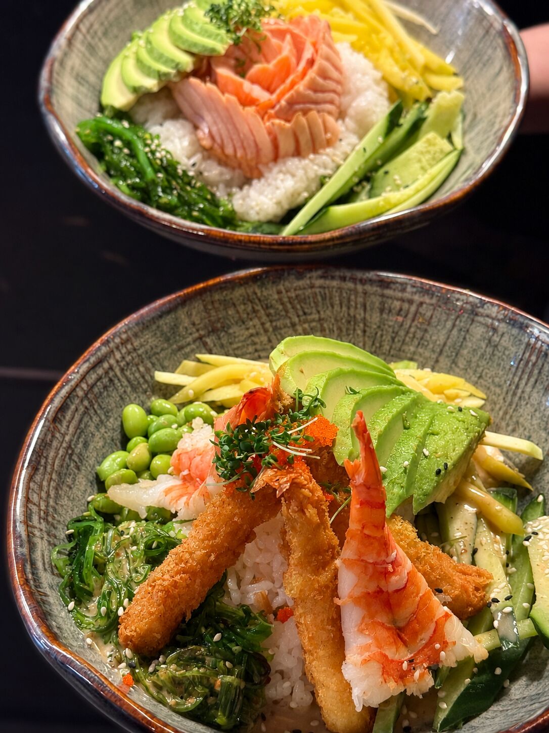GARNELEN TEMPURA BOWL UND SALMON BOWL