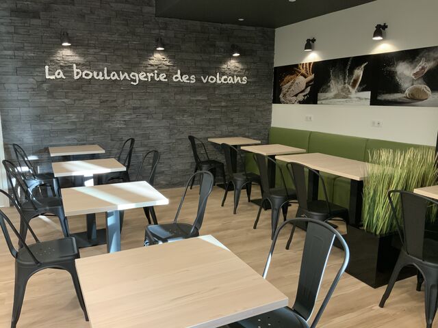 une salle de restauration pour y goûter nos produits sucrés et salés fait maison