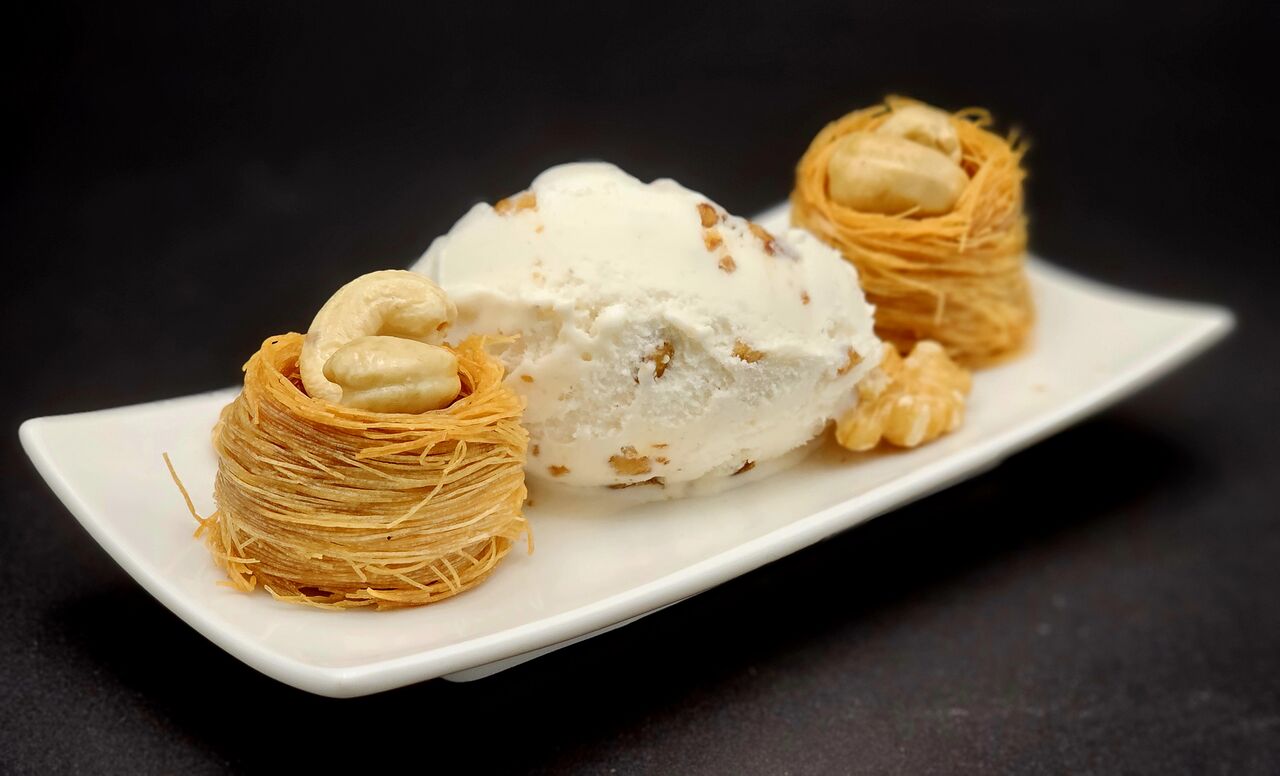 ENGELSHAAR MIT CASHEW UND WALNUßEIS