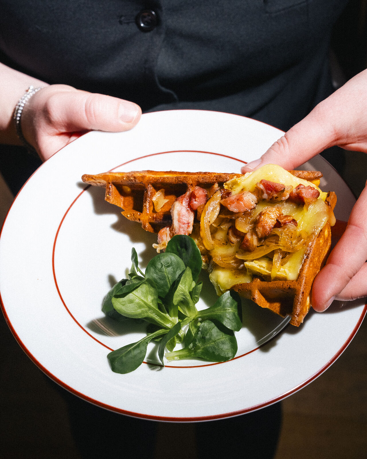 Notre gaufre gratinée au maroilles et lard