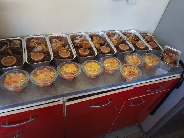 NOS PLATS COMPLET :
riz djon djon, Banane pesé verte ou jaune.
+Poulet
+Griyo
+Sauce locale
+Pikliz 