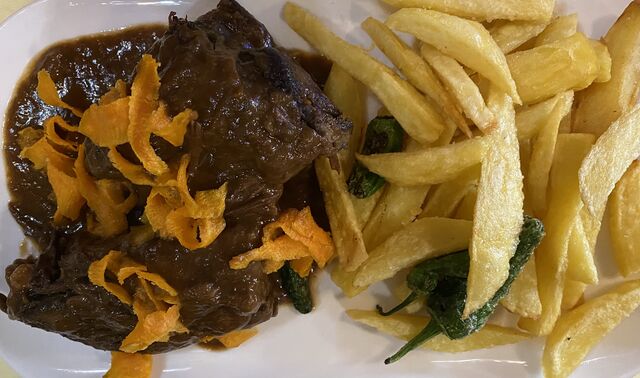 Rabo de vaca al vino tinto