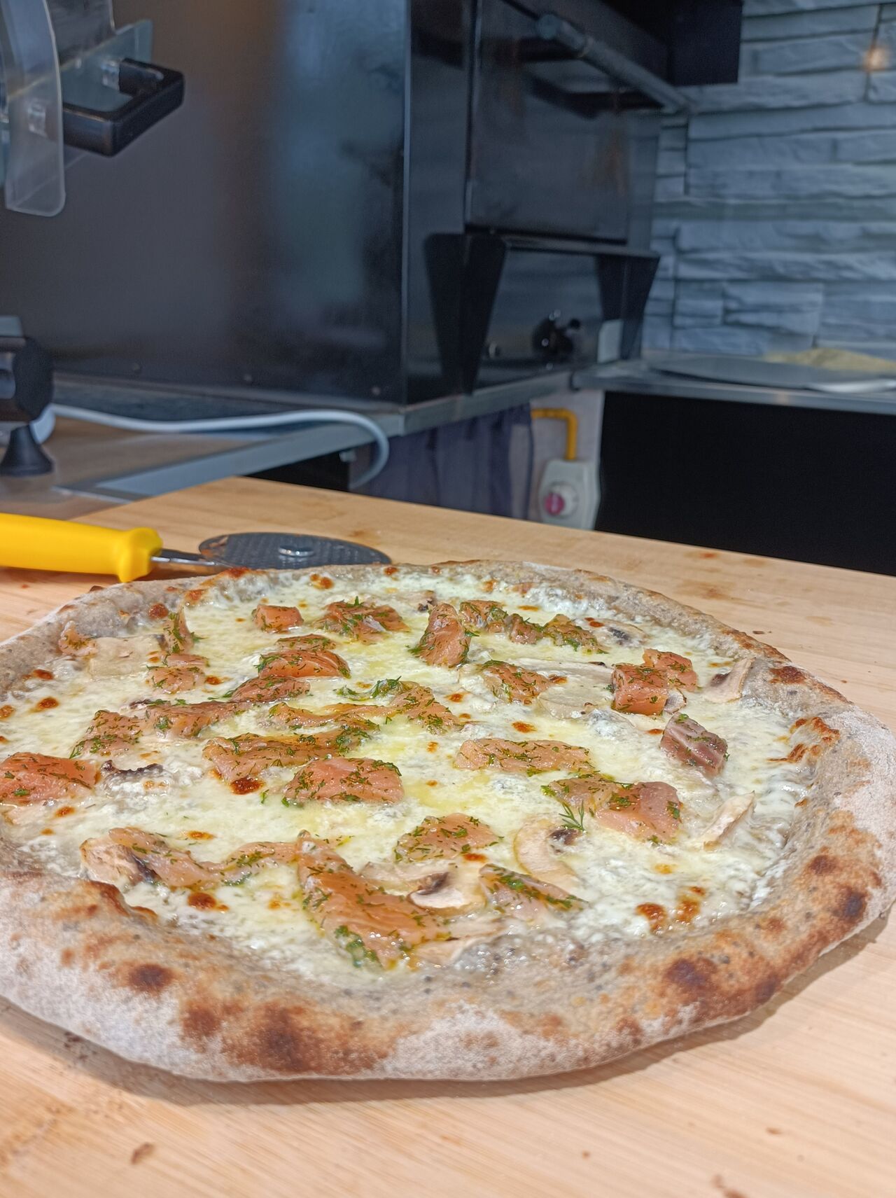 Pizza Salmone - Base crème et pâte aux céréales 