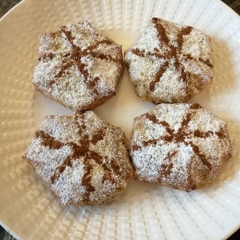 Pastila traditionnelle au poulet et amande décorée sucre glace et cannelle