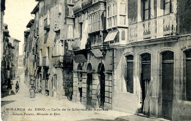 Calla de La Libertad de Aquende