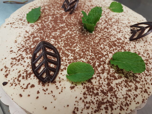 Trio de chocalat noir ,au lait et chocolat blanc .