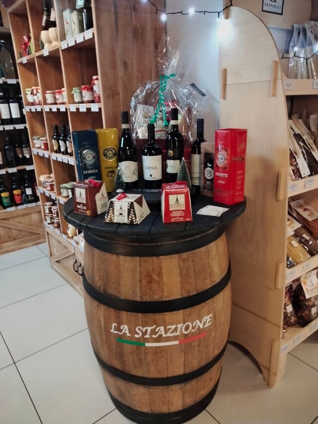 Paniers garnis, de bons vins, des produits de petits producteurs italiens sucrés ou salés