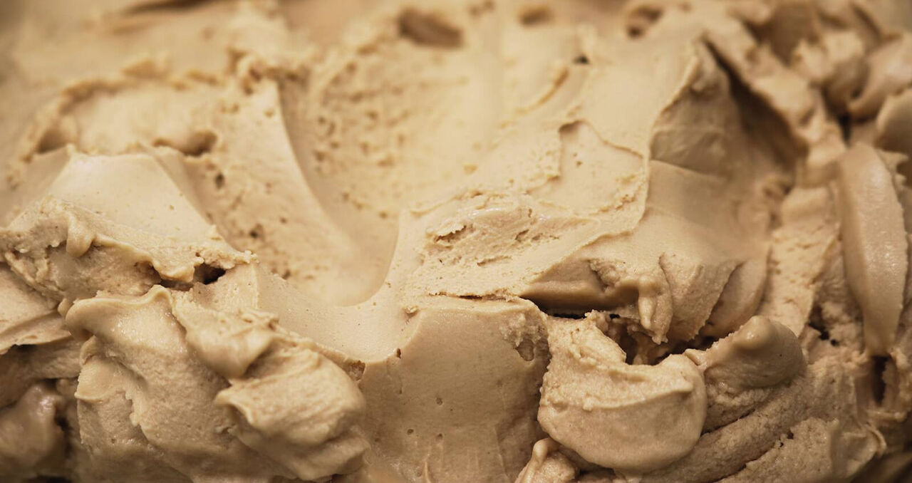 Crema de Turrón elaborada con auténtico Turrón de Jijona calidad Suprema hecho con miel y almendra marcona. 