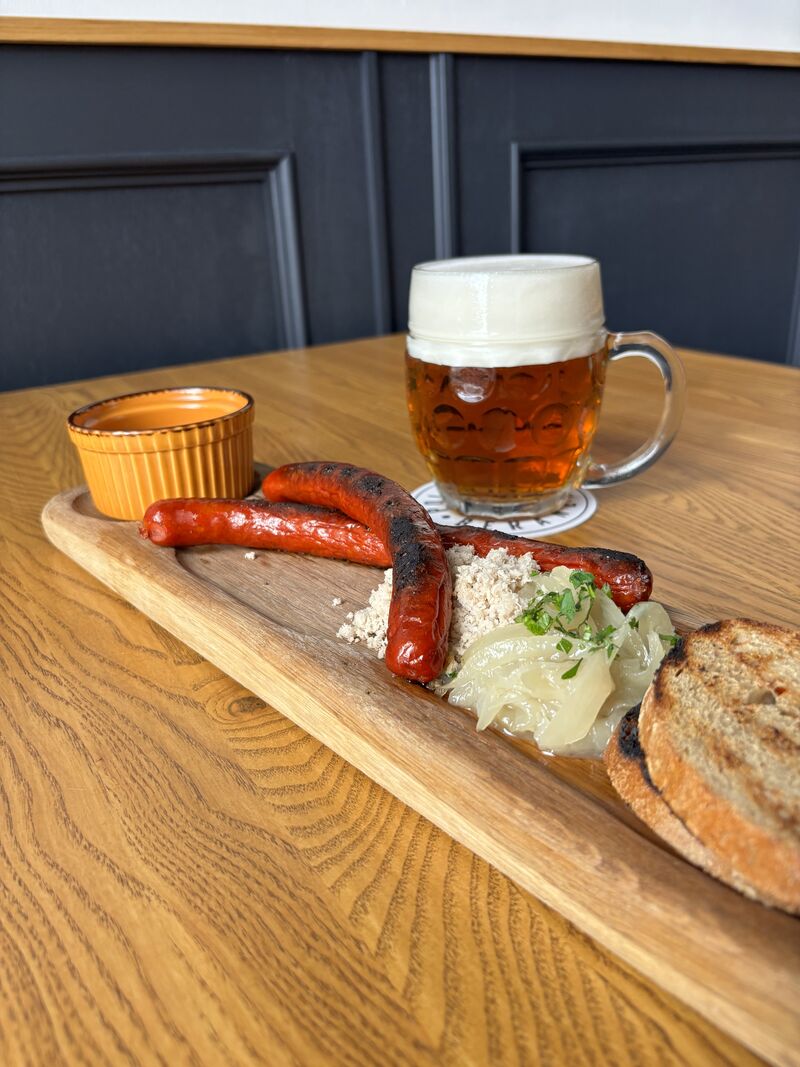 Pikantní klobásky s jedenáctkou z tanku