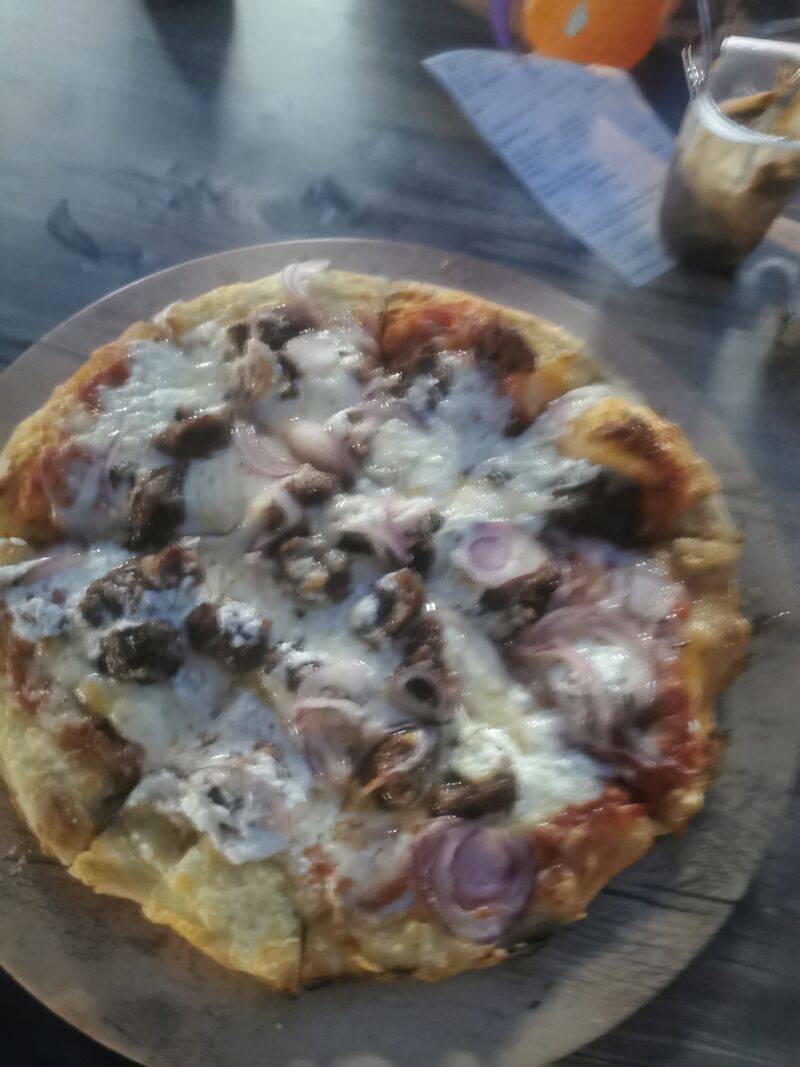 Ćevap pizza 