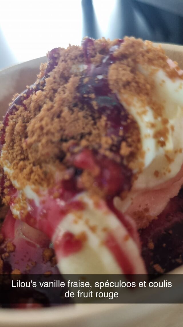 lilou's (glace au choix + topping + coulis au choix )4€: en saison chaude 