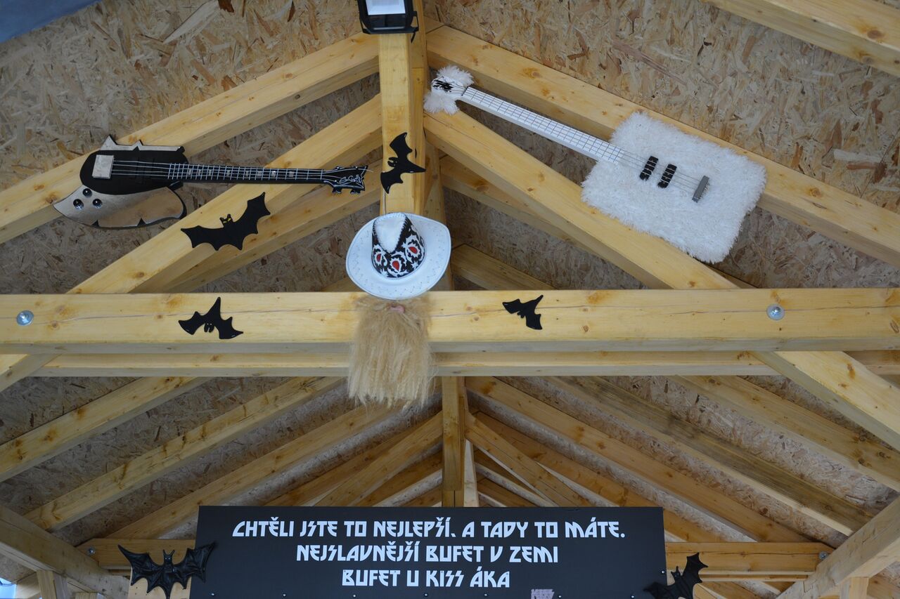 NEJSLAVNĚJŠÍ BUFET V ZEMI-BUFET U KISS ÁKA.