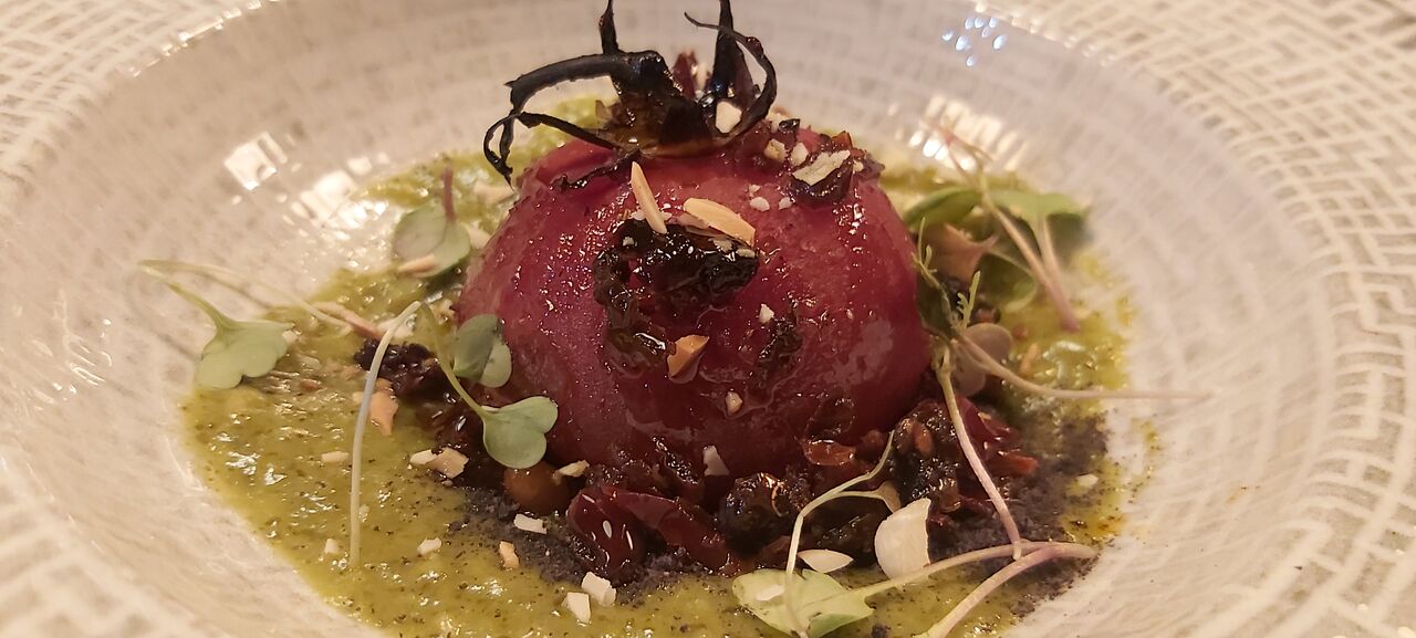 Tomate Asado Macerado en Soja con Pericana y Pesto Verde