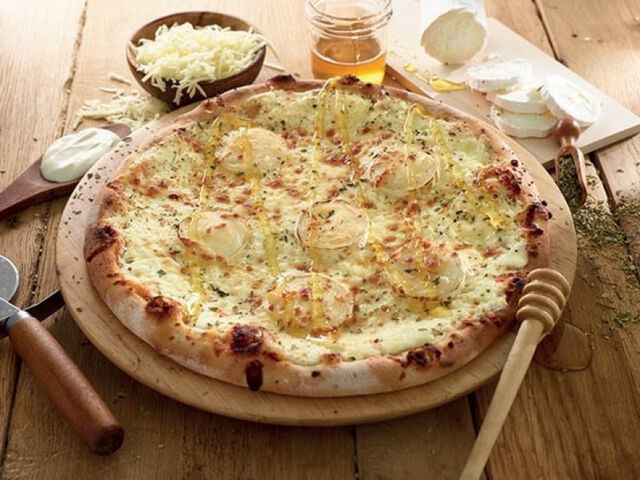 Pizza Maya
Creme fraiche ,Chèvre, fromage, miel