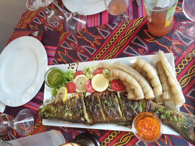 Qui n'aime pas la fraîcheur du poisson aux épices d'Afrique. Vive le poisson braisé 
