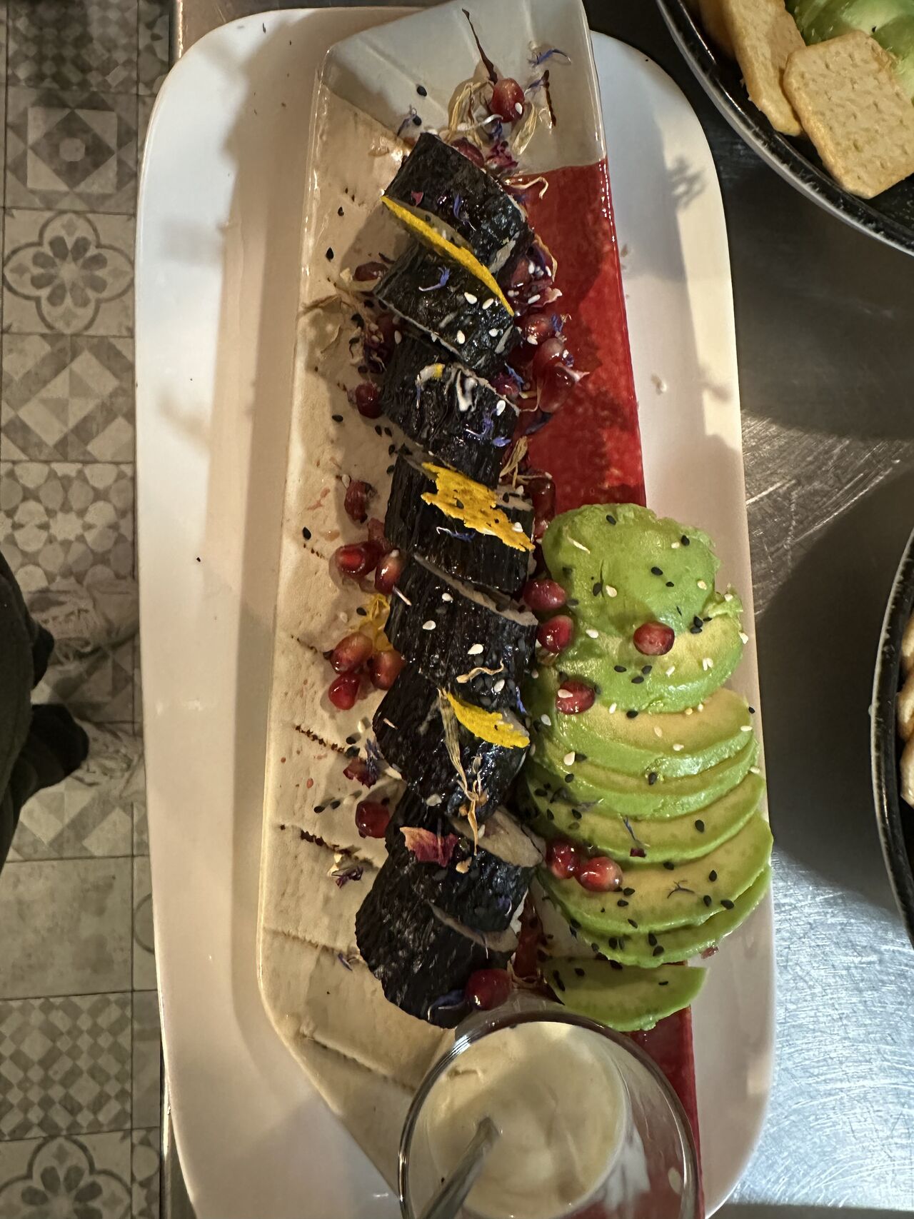 maki thon avocat sauce maison fruit de la passion 