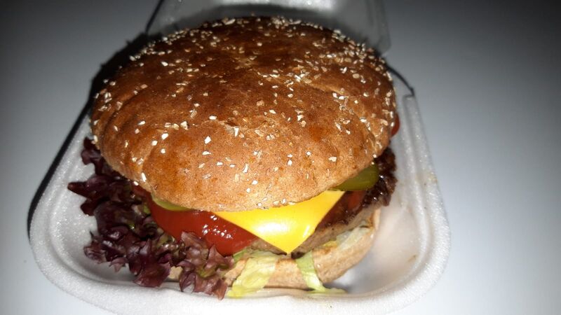 Homestyle Cheeseburger -ToGo-
(mit Steakfries)