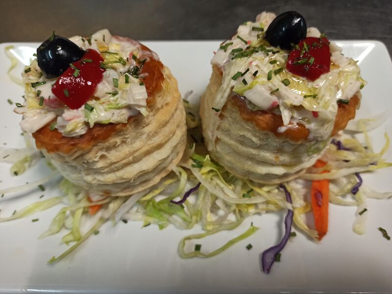 Voulavent relleno de marisco, gambas y salsa rosa