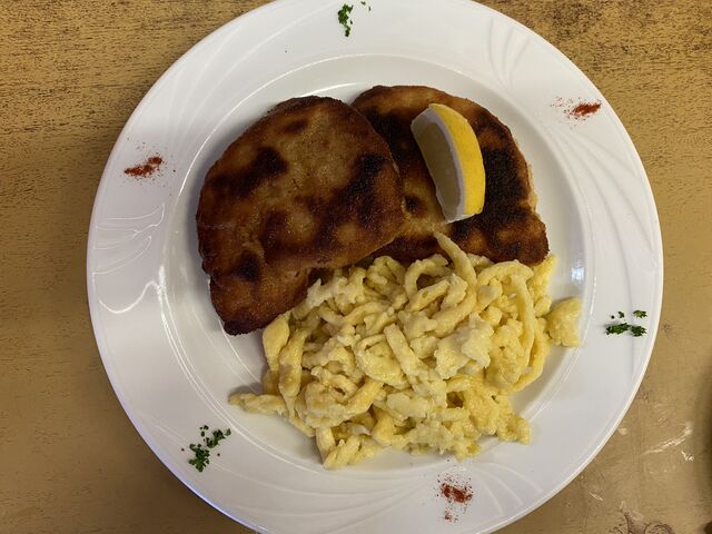 Schnitzel mit Spätzle 