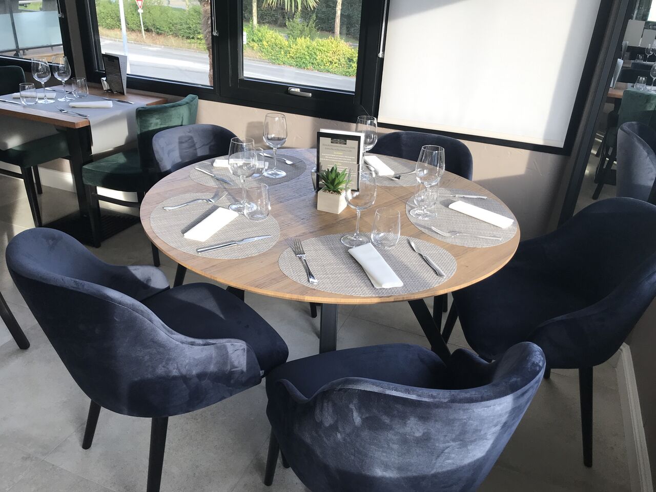 Table ronde conviviale