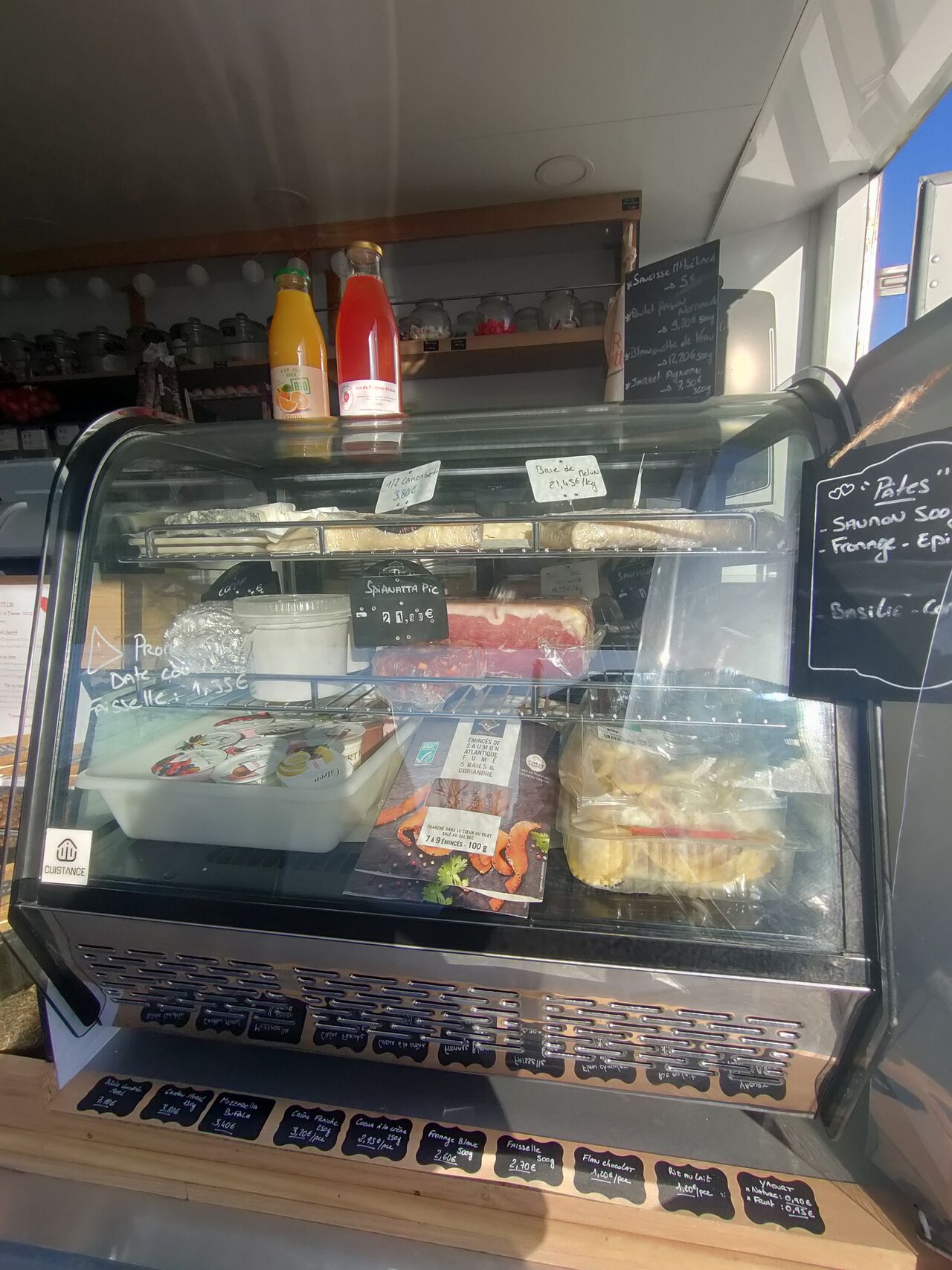 Le coin frais : charcuterie, crèmerie, fromage...