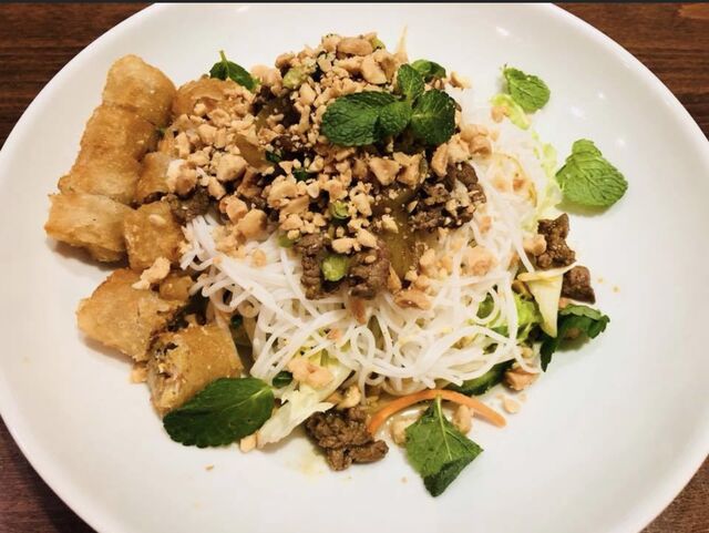 Salade Bo Bun nems 