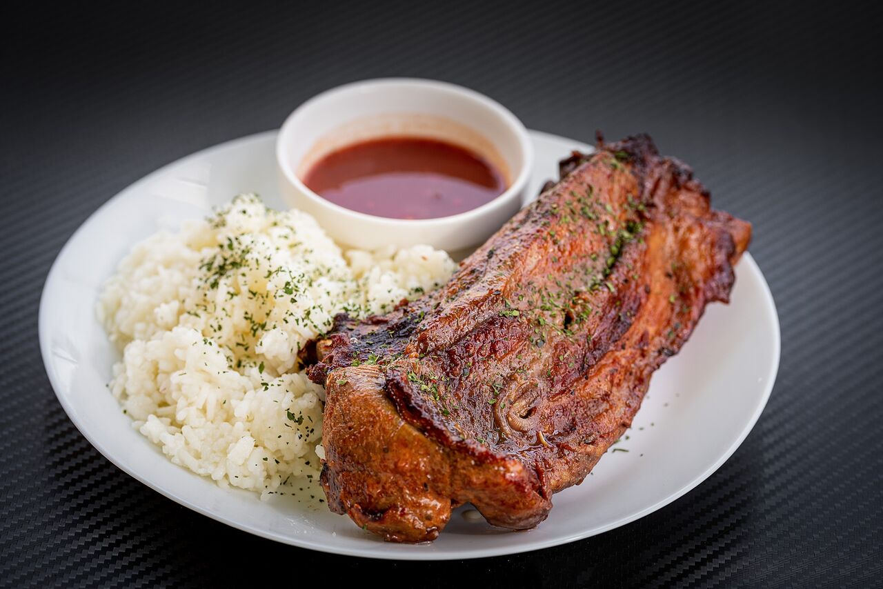 Pácolt pulyka felsőcomb, forgónyárson grillezve főtt rizzsel és öntettel akár menüben is (rendelésre)