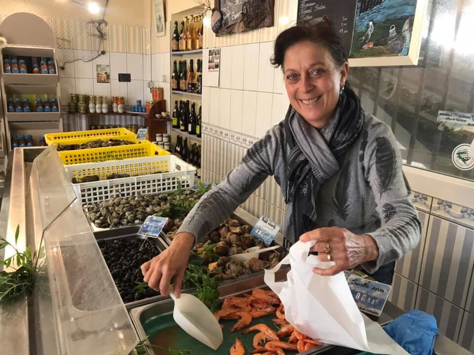 Muriel BERNARD, créatrice de la vente au détail depuis 1990. Ses enfants prennent la suite.